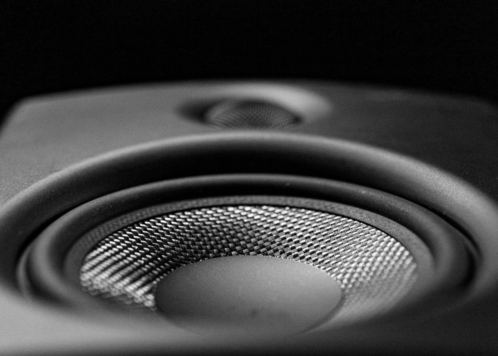 Get Incredible Sound With The Best iPad Speaker!